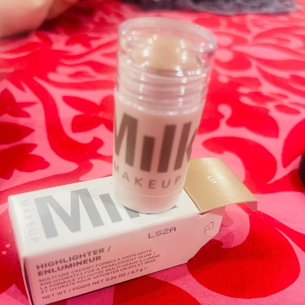 Milk highlighter “lit”